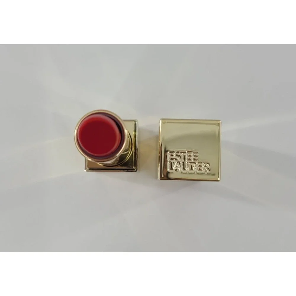 ESTEE LAUDER Red Ribbon Lipstick Full‎ Size NEW Holiday 2025 Vibrant Red .12 OZ